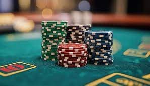 Dashboard maroon toto menampilkan menu lobby permainan dengan Gem Saviour, slot lain, dan studio dealer